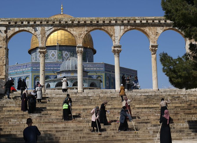 Hampir 10.000 Warga Palestina Bersihkan Masjid Al-Aqsa Dan Sekitarnya Untuk Persiapan Bulan Ramadhan